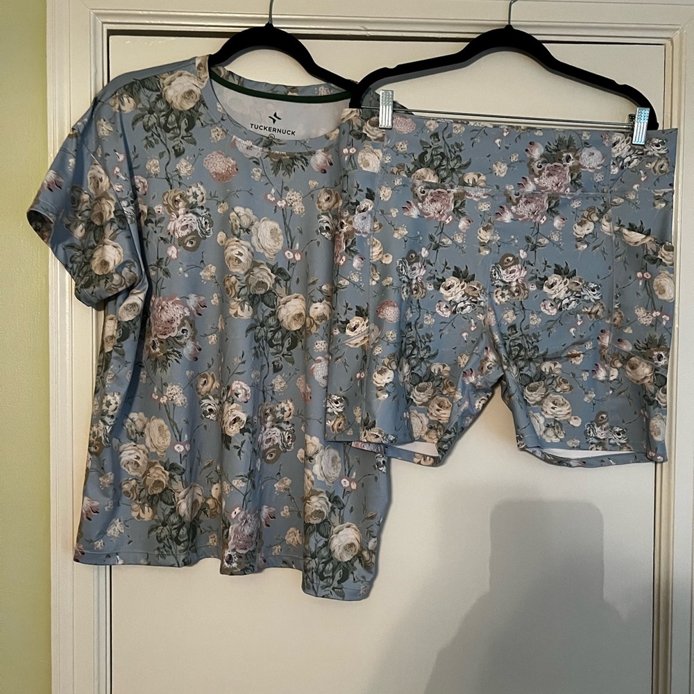 Tuckernuck sport bike short set